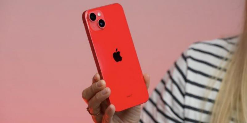 Три дня автономности и обычные камеры: что пишут про iPhone 14 Plus Три дня автономности и обычные камеры: что пишут про iPhone 14 Plus